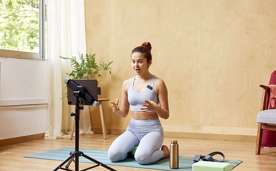 JBL Quantum Stream Wireless USB-C Wireless Microphone